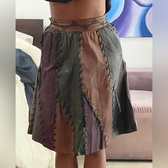 Genuine Italian leather multicolor Enrico Coveri midi skirt in great condition! - Picture 2 of 3